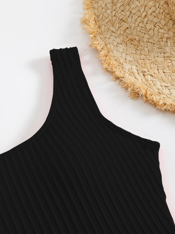 Simple solid color one-piece swimsuit