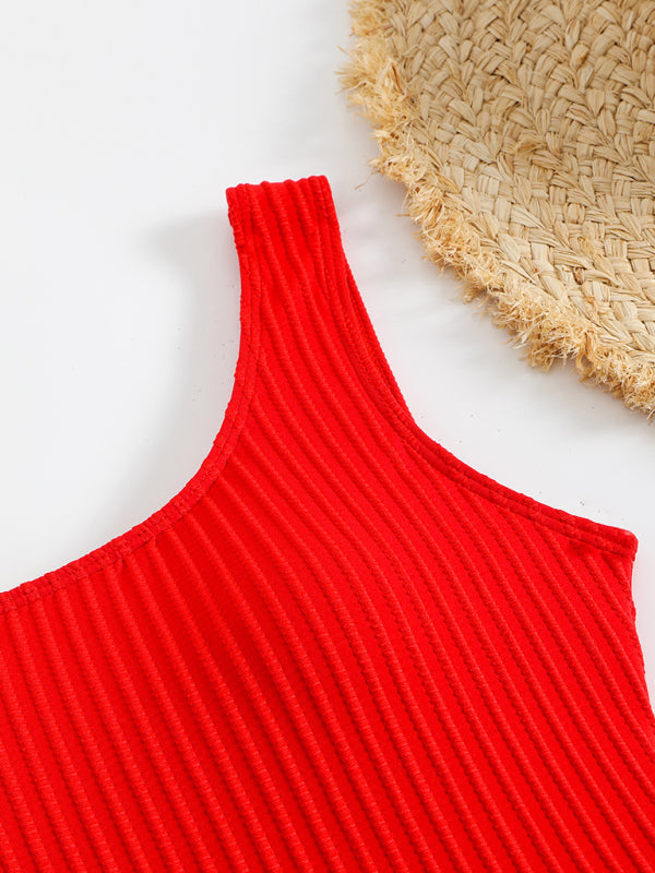 Simple solid color one-piece swimsuit